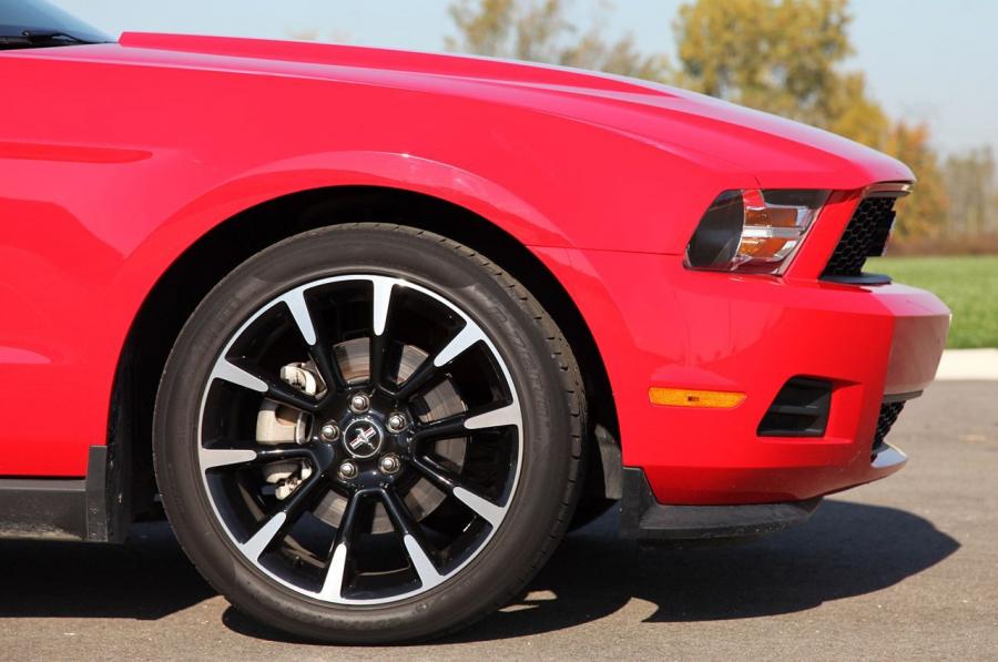  Ford Mustang V6 2012 года  (фото 68 из 133)